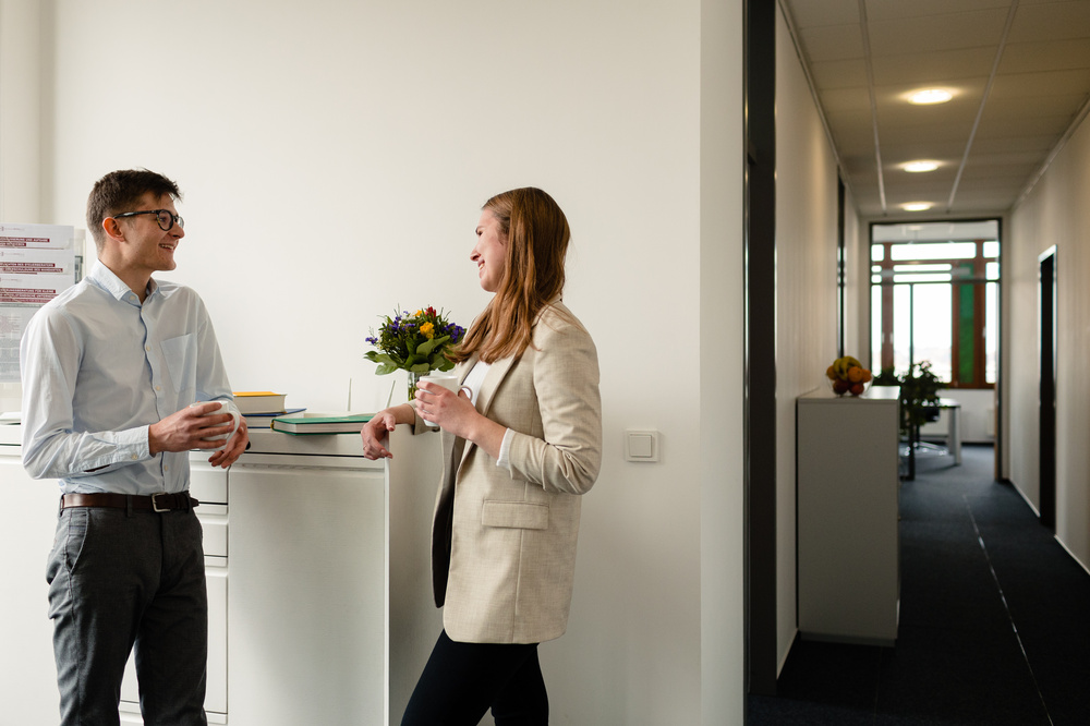 Leider konnte ich auf die angegebene URL nicht zugreifen, um das Bild zu beschreiben. Ohne das tatsächliche Bild sehen zu können, ist es mir nicht möglich, eine akkurate Beschreibung zu erstellen. Bitte stellen Sie sicher, dass die URL korrekt ist und das Bild öffentlich zugänglich ist, oder laden Sie das Bild direkt hoch, damit ich Ihnen eine präzise Alt-Beschreibung erstellen kann.